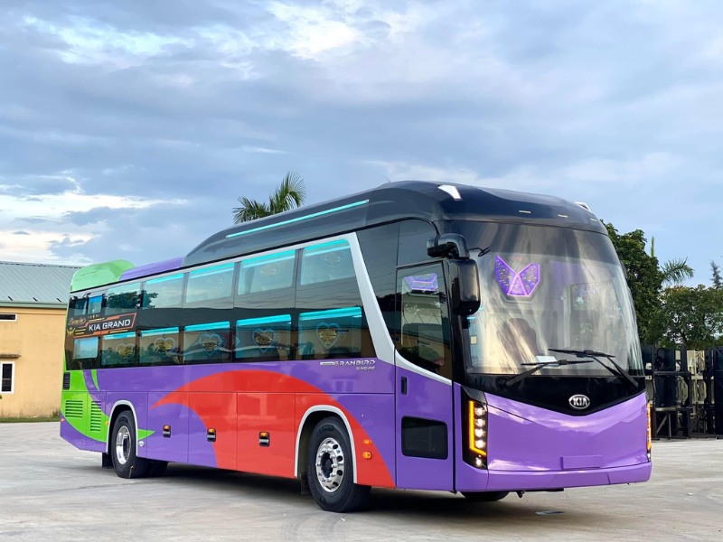 Xe khách Đình Nhân tuyến Quảng Ngãi - Sài Gòn